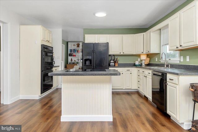 293 QUAINT SWAN DALE DR, Martinsburg, WV 25404