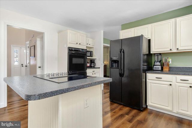 293 QUAINT SWAN DALE DR, Martinsburg, WV 25404