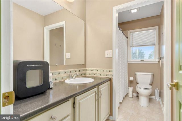 293 QUAINT SWAN DALE DR, Martinsburg, WV 25404