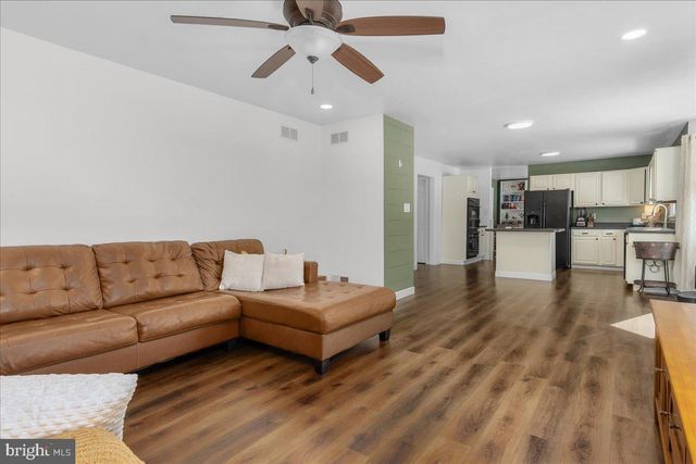 293 QUAINT SWAN DALE DR, Martinsburg, WV 25404