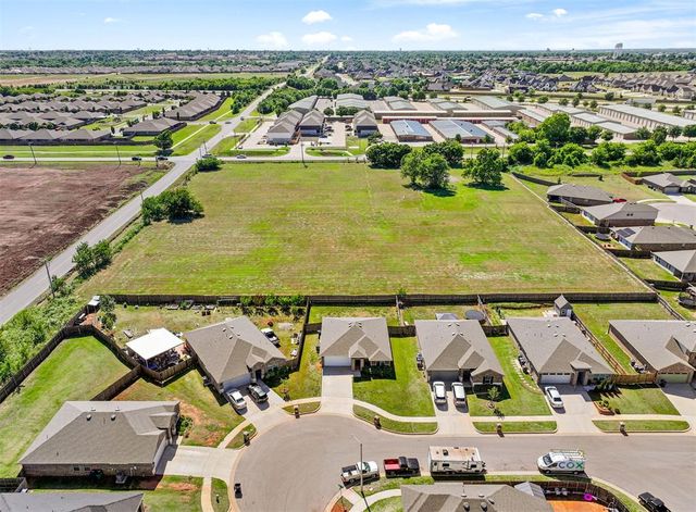 2405 Iris Court, Yukon, OK 73099