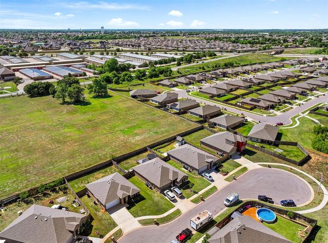 2405 Iris Court, Yukon, OK 73099