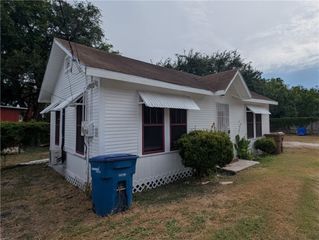 615 1/2 6th St, Corpus Christi, TX 78401