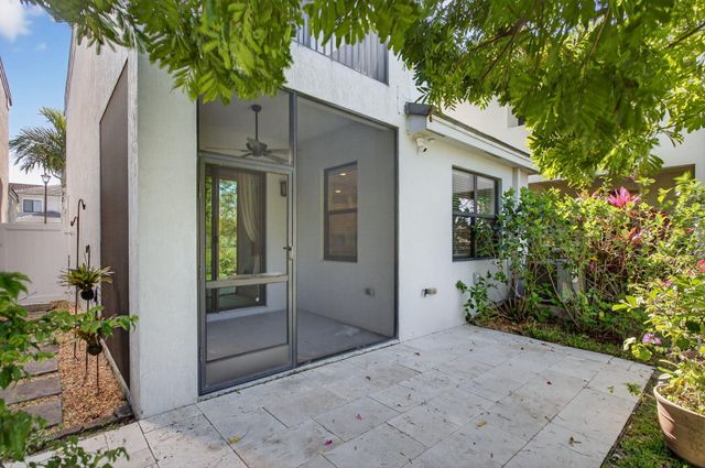 325 NW 33rd Lane, Pompano Beach, FL 33069