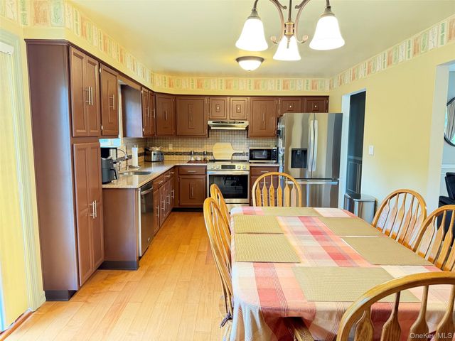 147 Hounslow Road, Shirley, NY 11967