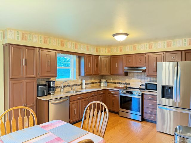 147 Hounslow Road, Shirley, NY 11967