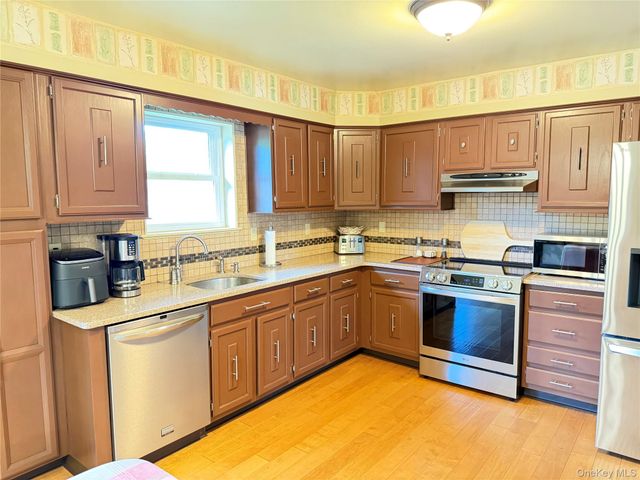 147 Hounslow Road, Shirley, NY 11967