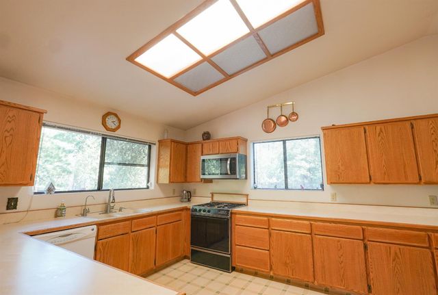 5990 Sugar Pine Dr, Coulterville, CA 95311