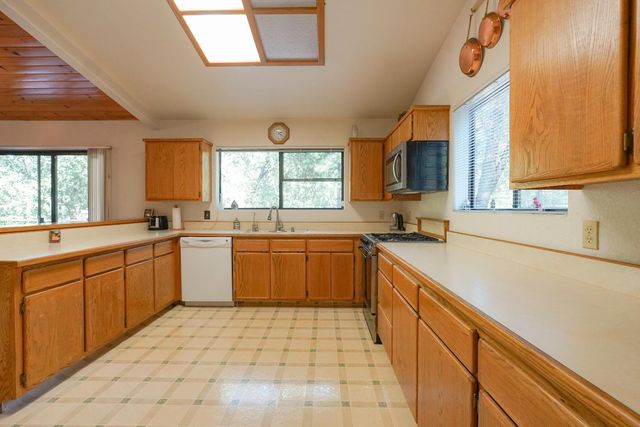 5990 Sugar Pine Dr, Coulterville, CA 95311