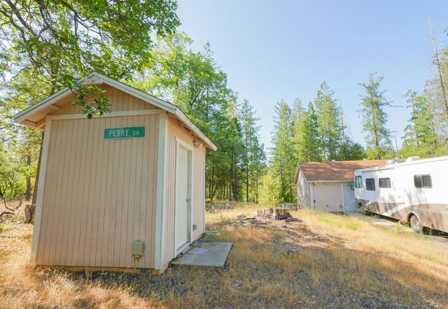 5990 Sugar Pine Dr, Coulterville, CA 95311