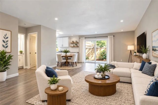 1001 W Myrtle, Santa Ana, CA 92703