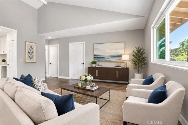 1001 W Myrtle, Santa Ana, CA 92703