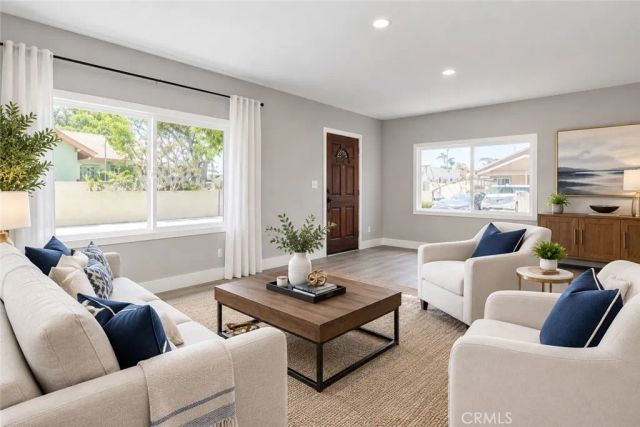 1001 W Myrtle, Santa Ana, CA 92703