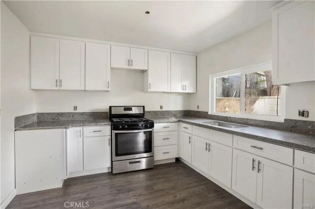 1001 W Myrtle, Santa Ana, CA 92703