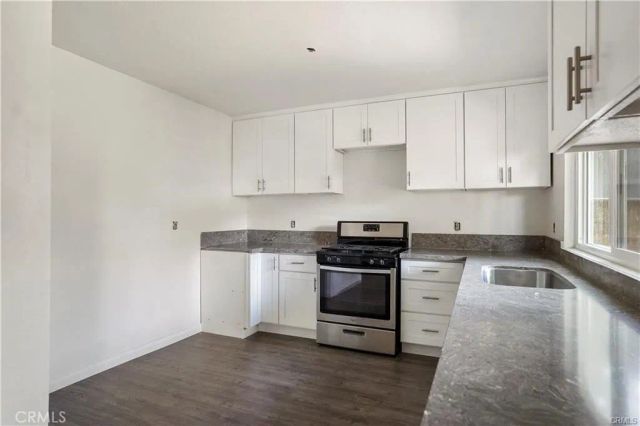1001 W Myrtle, Santa Ana, CA 92703