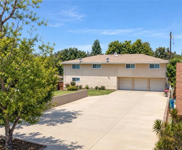1001 W Myrtle, Santa Ana, CA 92703