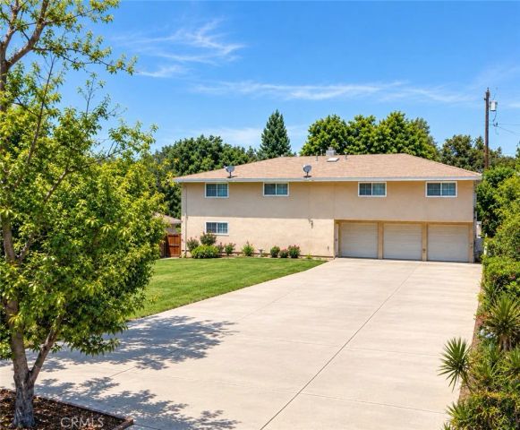 1001 W Myrtle, Santa Ana, CA 92703