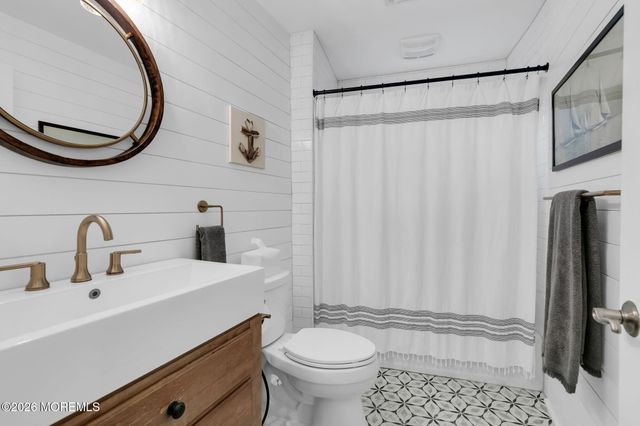 14 Sycamore Lane, Fair Haven, NJ 07704