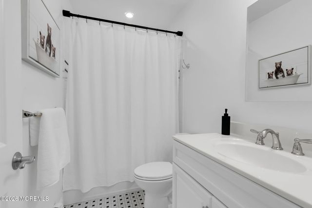 14 Sycamore Lane, Fair Haven, NJ 07704
