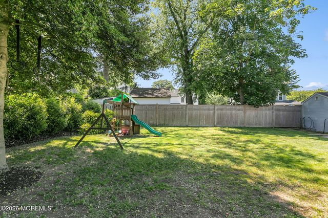 14 Sycamore Lane, Fair Haven, NJ 07704