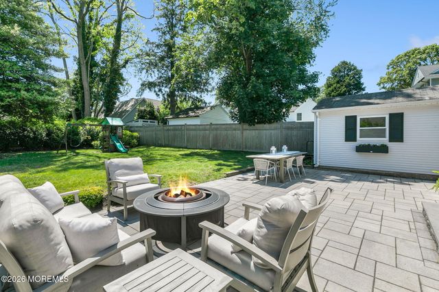14 Sycamore Lane, Fair Haven, NJ 07704