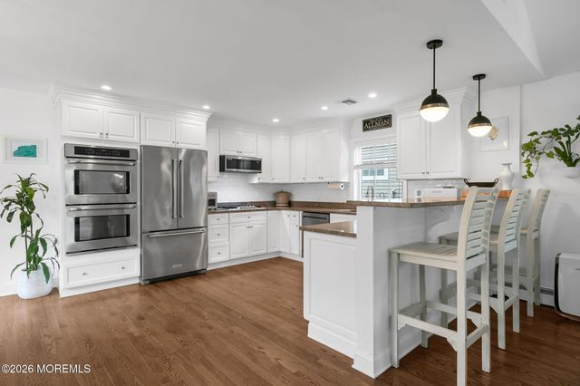 14 Sycamore Lane, Fair Haven, NJ 07704