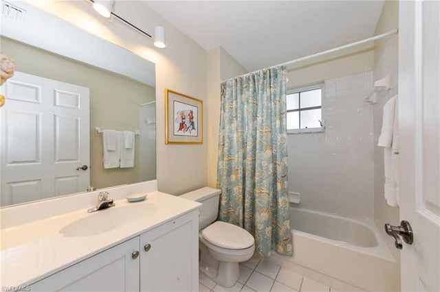 7050 Barrington CIR 201, Naples, FL 34108