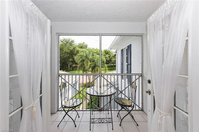7050 Barrington CIR 201, Naples, FL 34108