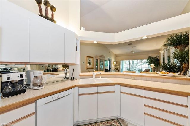 7050 Barrington CIR 201, Naples, FL 34108