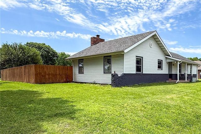 706 E Centennial Drive, Pittsburg, KS 66762