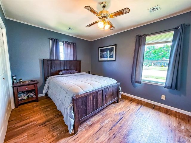 706 E Centennial Drive, Pittsburg, KS 66762