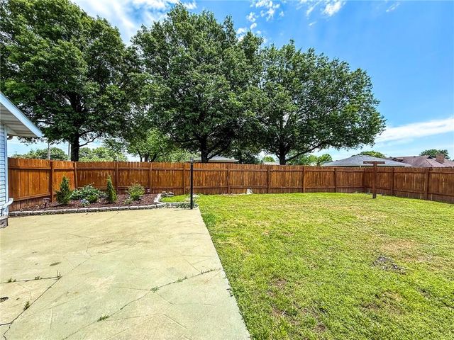 706 E Centennial Drive, Pittsburg, KS 66762