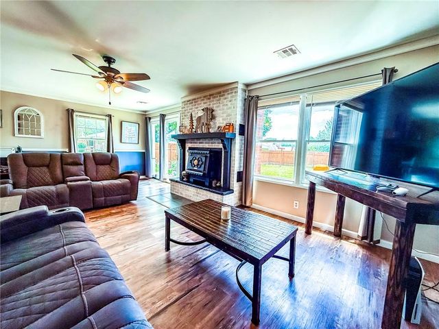 706 E Centennial Drive, Pittsburg, KS 66762