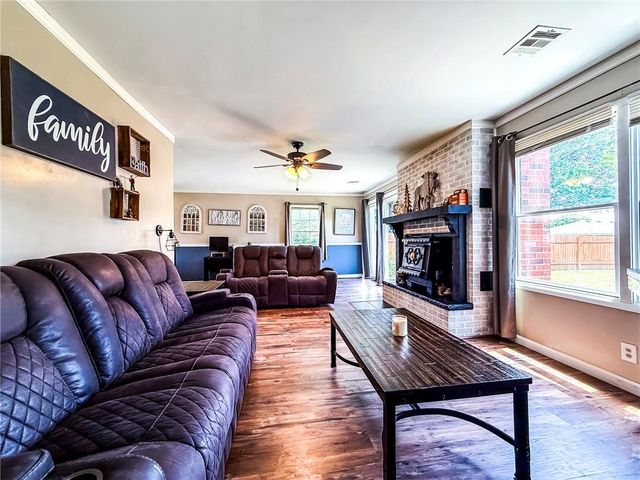 706 E Centennial Drive, Pittsburg, KS 66762