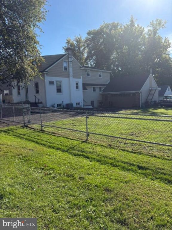 1124 LOWELL AVE, BENSALEM, PA 19020 — exterior