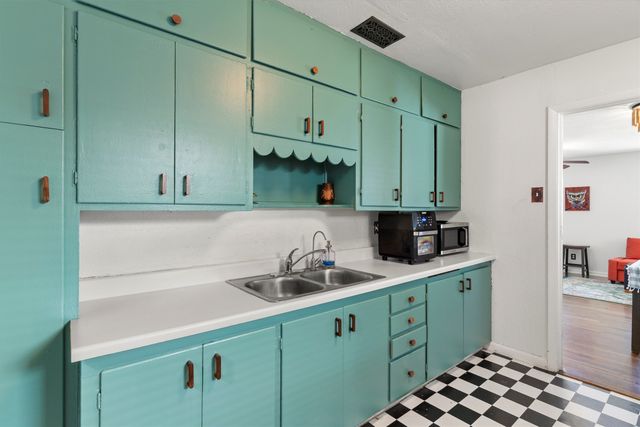 2739 Livingston Avenue, Fort Worth, TX 76110