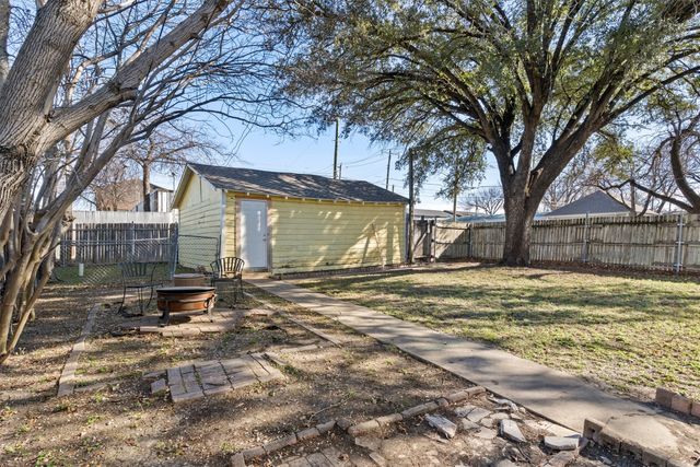 2739 Livingston Avenue, Fort Worth, TX 76110