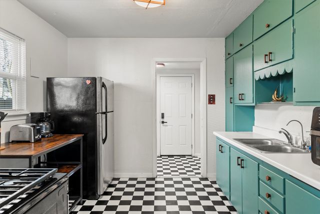 2739 Livingston Avenue, Fort Worth, TX 76110