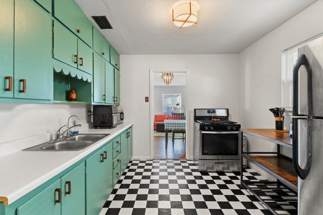 2739 Livingston Avenue, Fort Worth, TX 76110