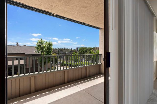 7780 PARKWAY DR 1101, La Mesa, CA 91942