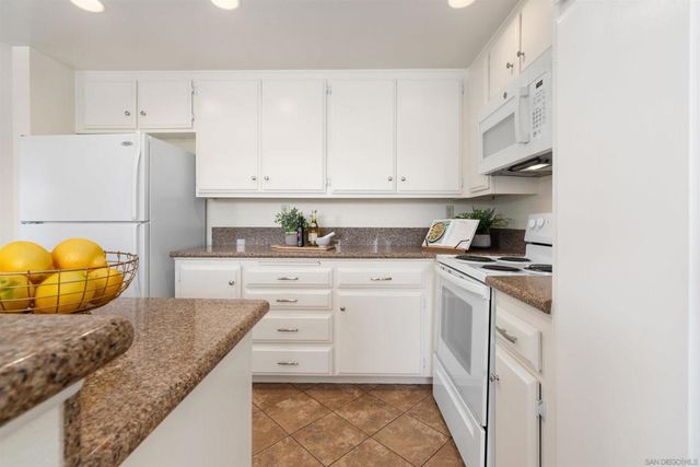 7780 PARKWAY DR 1101, La Mesa, CA 91942