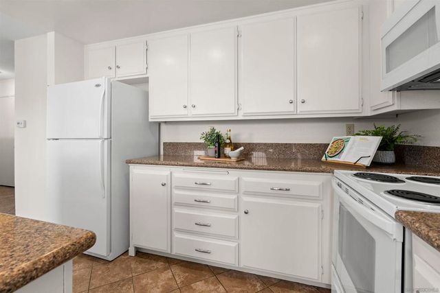 7780 PARKWAY DR 1101, La Mesa, CA 91942