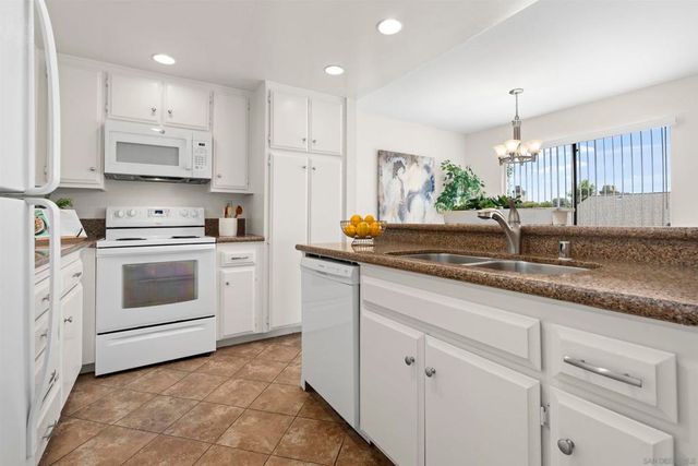 7780 PARKWAY DR 1101, La Mesa, CA 91942