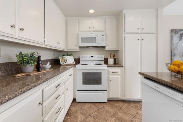 7780 PARKWAY DR 1101, La Mesa, CA 91942