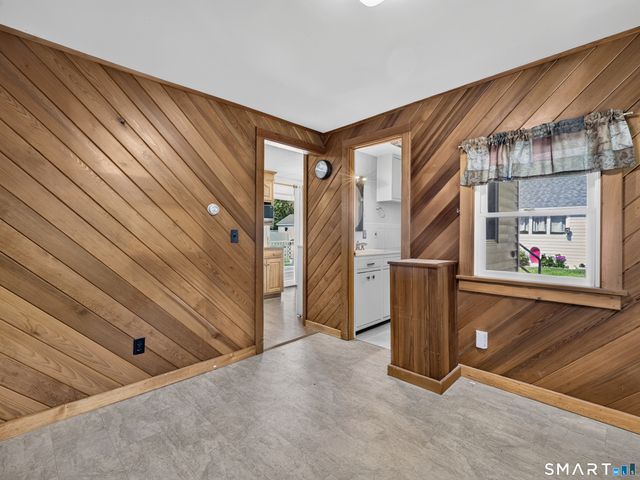 9 West Road, East Lyme, CT 06357