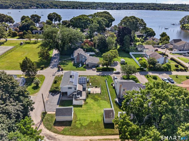 9 West Road, East Lyme, CT 06357