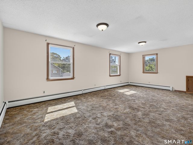 9 West Road, East Lyme, CT 06357