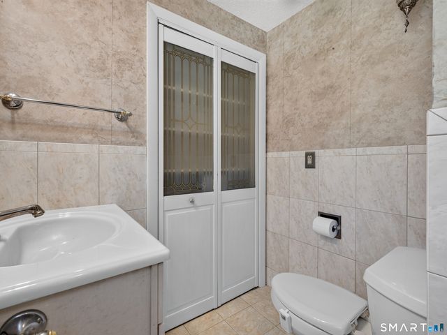 9 West Road, East Lyme, CT 06357