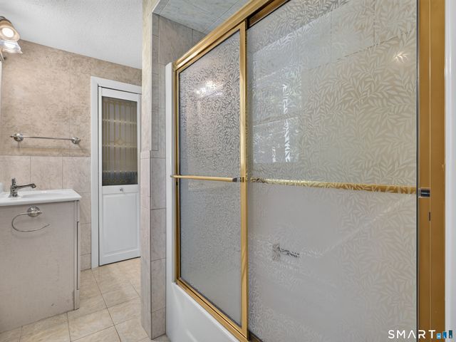 9 West Road, East Lyme, CT 06357
