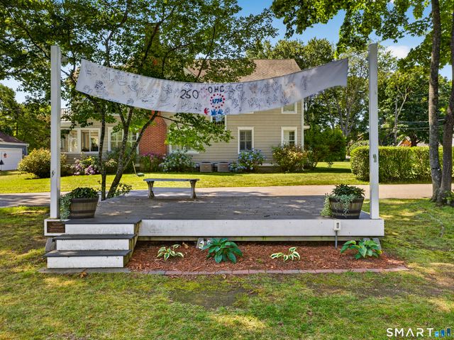 9 West Road, East Lyme, CT 06357